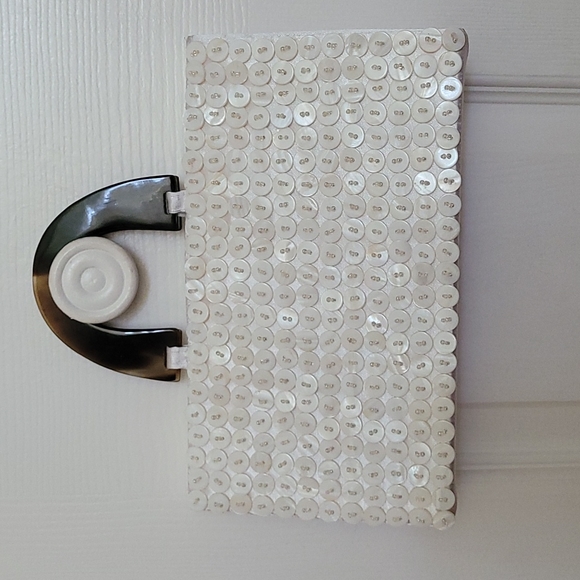 Global Elements Trading Co Handbags - 🎉💜HP💜🎉Beads and Shell Buttons bag